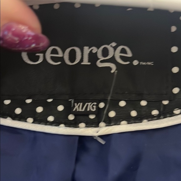 George Black and White Trench Coat with Wide Notched Lapel and Relaxed Fit - Picture 6 of 7